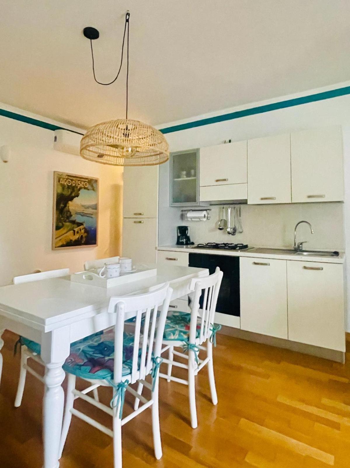 Miralago Casa Vacanze Riva di Solto Bagian luar foto