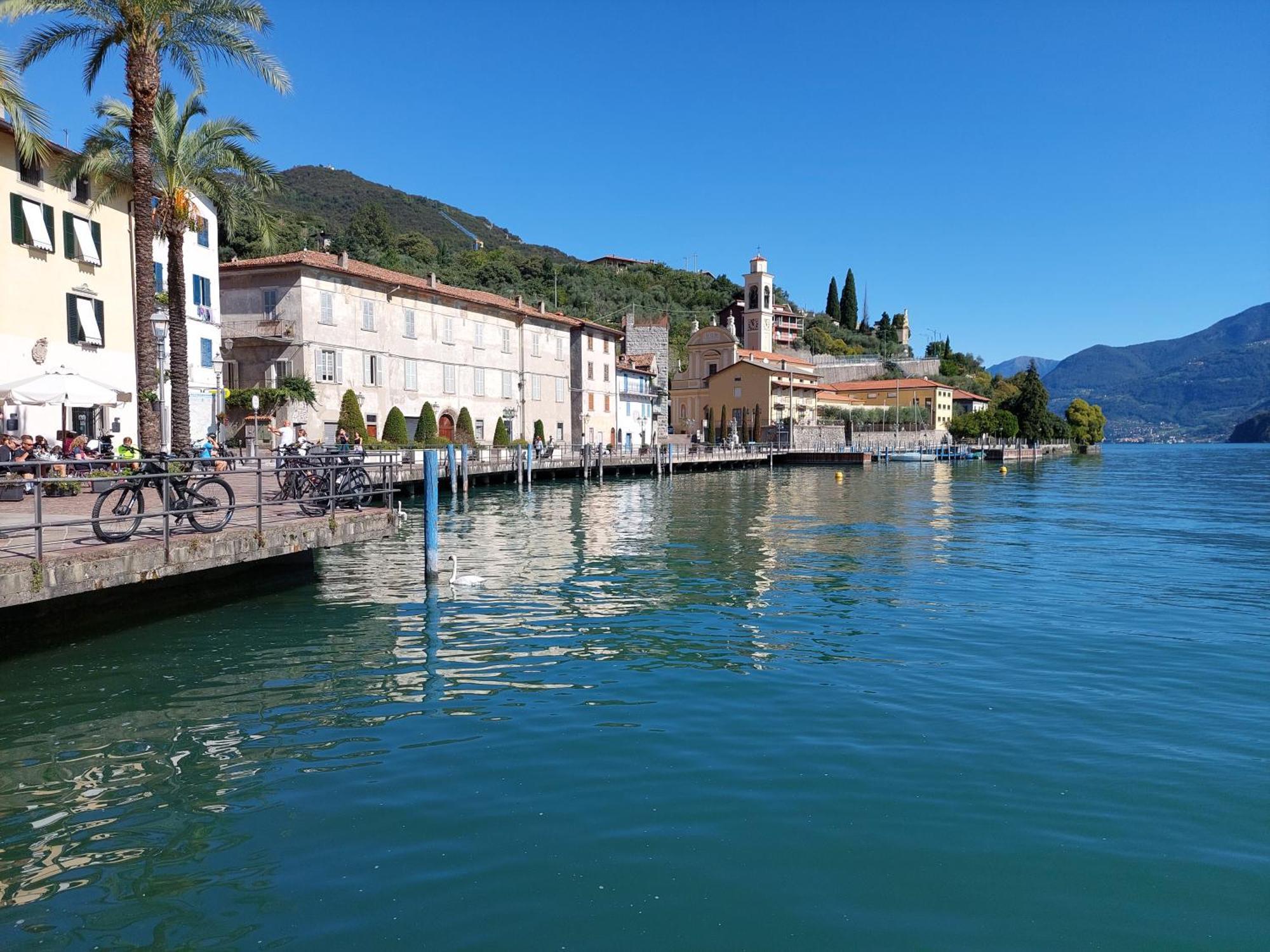 Miralago Casa Vacanze Riva di Solto Bagian luar foto