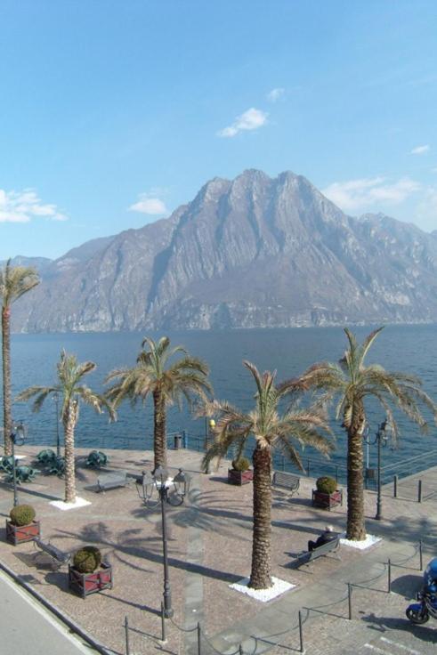 Miralago Casa Vacanze Riva di Solto Ruang foto