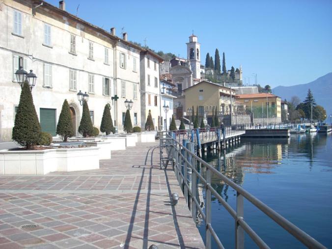 Miralago Casa Vacanze Riva di Solto Ruang foto